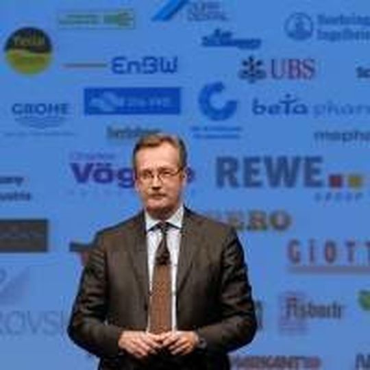 Prof. Dr. Franz-Rudolf Esch zum Umgang mit neuen Touchpoints im B2B-Markenmanagement Prof. Dr. Franz-Rudolf Esch zum Umgang mit neuen Touchpoints im B2B-Markenmanagement
