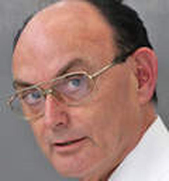 Prof. Dr. Klaus Müller erhält den KGF-SCS Distinguished Industrial Investigator Award für seine Pionierarbeit in den Gebieten des Moleküldesigns, der Biostrukturforschung und der Bioinformatik. Prof. Dr. Klaus Müller erhält den KGF-SCS Distinguished Industrial Investigator Award für seine Pionierarbeit in den Gebieten des Moleküldesigns, der Biostrukturforschung und der Bioinformatik.