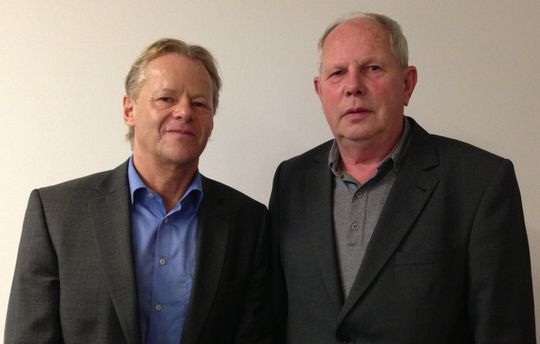 Steckverbinder: Die altbekannten Branchenexperten Dr. Jochen Horn (re) und Dr. Bernd Lippmann veranstalteten das Seminar Automobil-Steckverbinder Steckverbinder: Die altbekannten Branchenexperten Dr. Jochen Horn (re) und Dr. Bernd Lippmann veranstalteten das Seminar Automobil-Steckverbinder
