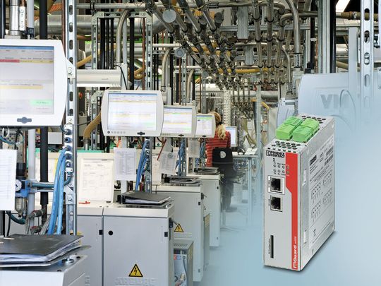 Das wie ein Antiviren-Sensor arbeitende CIM der neuen Security-Router erkennt ohne Nachladen von Viren-Pattern oder anderen Updates, ob ein aus einer Steuerung, Bedieneinheit und einem PC zusammengesetztes Windows-System von einer Schad-Software befallen worden ist. Das wie ein Antiviren-Sensor arbeitende CIM der neuen Security-Router erkennt ohne Nachladen von Viren-Pattern oder anderen Updates, ob ein aus einer Steuerung, Bedieneinheit und einem PC zusammengesetztes Windows-System von einer Schad-Software befallen worden ist.