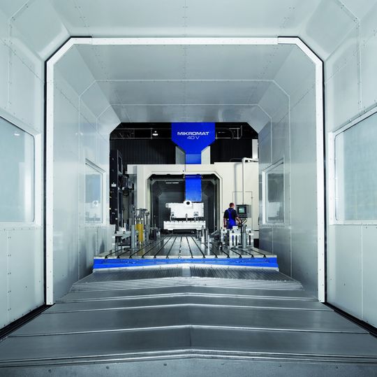 Die V-Portalmaschinen-Reihe eignet sich zum Bearbeiten sehr großer Teile mit hoher Genauigkeit.