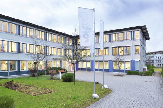 Die Softing Firmenzentrale in Haar bei München: Mit der Verschmelzung und weiteren Bündelung der Geschäftsaktivitäten will sich Softing als starker Partner für seine Kunden positionieren. Die Softing Firmenzentrale in Haar bei München: Mit der Verschmelzung und weiteren Bündelung der Geschäftsaktivitäten will sich Softing als starker Partner für seine Kunden positionieren.