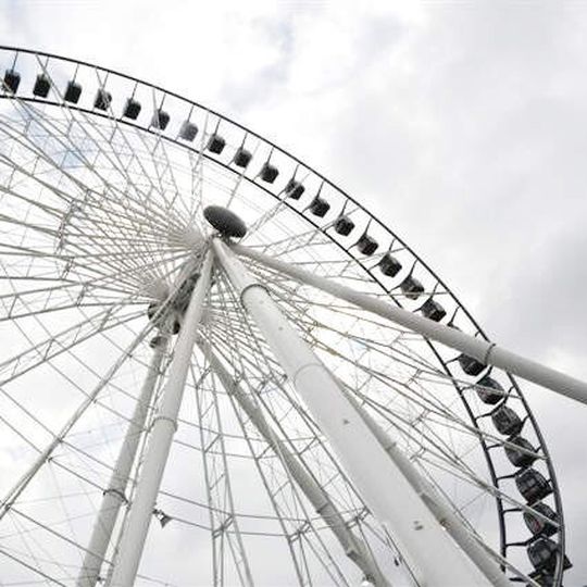 R80XL, ein 80 Meter hoher Koloss und das weltgrößte mobile Riesenrad, ist komplett mit Automatisierungstechnik von Siemens ausgestattet. R80XL, ein 80 Meter hoher Koloss und das weltgrößte mobile Riesenrad, ist komplett mit Automatisierungstechnik von Siemens ausgestattet.