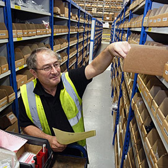 Ein neuer Bericht der Europäischen Agentur für Sicherheit und Gesundheitsschutz am Arbeitsplatz (EU-OSHA) beleuchtet das Thema Sicherheit und Gesundheitsschutz bei der Arbeit innerhalb komplexer Netzwerke von Lieferanten und Diensteanbietern.