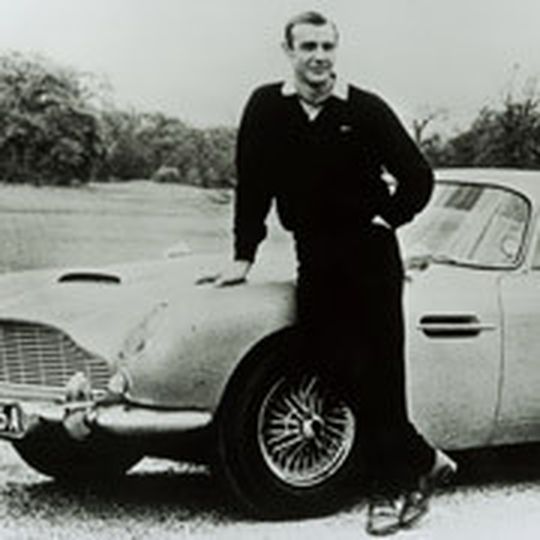 Der wohl berühmteste Aston-Martin-Pilot aller Zeiten: Sean Connery alias James Bond, Geheimagent 007. Der wohl berühmteste Aston-Martin-Pilot aller Zeiten: Sean Connery alias James Bond, Geheimagent 007.