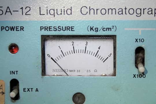 Abb.1: Analoge Druckanzeige: direkte Umsetzung des Signals vom Sensor in eine Zeigerbewegung. Abb.1: Analoge Druckanzeige: direkte Umsetzung des Signals vom Sensor in eine Zeigerbewegung.