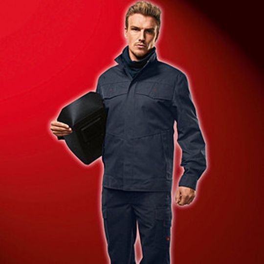 Welder’s Professional IV bietet mit besonderen Hitze-Isolationseigenschaften der Faser Lenzing FR und inhärentem Flammschutz der Faser Kermel eine verlässliche Schutzkleidung.