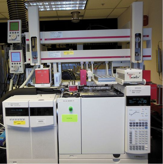 Abb.1: Das eingesetzte Gerät: Agilent 7000B Triple-Quadrupol-GC/MS-System mit 7890A Gaschromatograph. Die Einheit beinhaltet einen Gerstel MPS Autosampler (Dual-Rail-System), Schüttelinkubator mit Rühroption, Multi Fiber Exchange (MFX), Thermal Desorption Unit (TDU), Twister-Option, SPME-Faserausheizstation und Dynamische Headspace (DHS). Abb.1: Das eingesetzte Gerät: Agilent 7000B Triple-Quadrupol-GC/MS-System mit 7890A Gaschromatograph. Die Einheit beinhaltet einen Gerstel MPS Autosampler (Dual-Rail-System), Schüttelinkubator mit Rühroption, Multi Fiber Exchange (MFX), Thermal Desorption Unit (TDU), Twister-Option, SPME-Faserausheizstation und Dynamische Headspace (DHS).