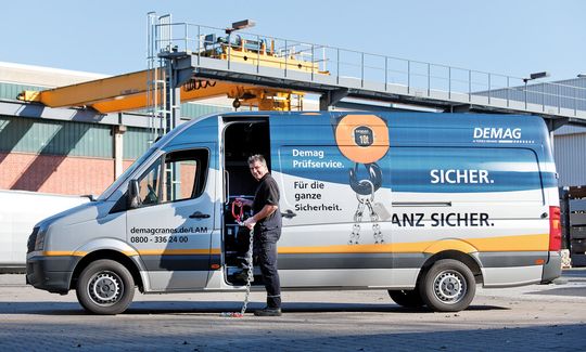 Dank neuen modernen Servicefahrzeugen kann Demag jetzt auch eine Vor-Ort-Prüfung von Anschlagketten anbieten. Dank neuen modernen Servicefahrzeugen kann Demag jetzt auch eine Vor-Ort-Prüfung von Anschlagketten anbieten.