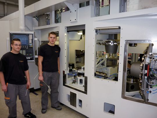 Montage von anspruchsvollen Maschinen für Dritte (ICON AG) bei Daetwyler Industries. Montage von anspruchsvollen Maschinen für Dritte (ICON AG) bei Daetwyler Industries.