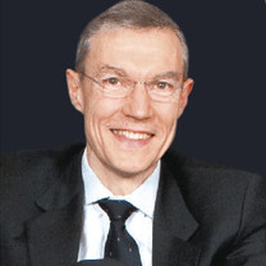 Guy Salzgeber, Vice-President, North and Central Europe and a member of the Air Liquide Executive Committee: “Through this new investment, Air Liquide reinforces its position in the Port of Rotterdam through cutting edge technology and industrial integration.” Guy Salzgeber, Vice-President, North and Central Europe and a member of the Air Liquide Executive Committee: “Through this new investment, Air Liquide reinforces its position in the Port of Rotterdam through cutting edge technology and industrial integration.”