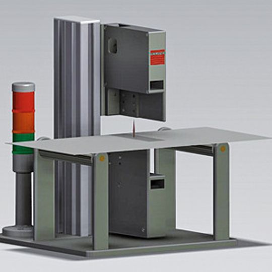 Bei dieser Doppelblecherkennung messen Lasersensoren die Blech-/Bogendicke. Bei dieser Doppelblecherkennung messen Lasersensoren die Blech-/Bogendicke.