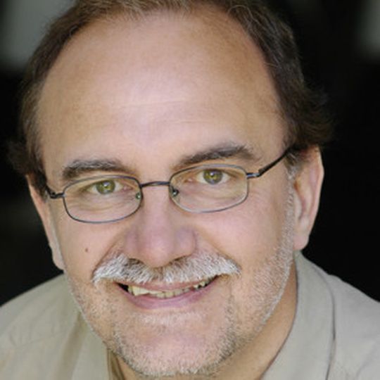 Dr. Joachim Würfl: Leitet den Geschäftsbereich Galliumnitrid-Elektronik am Ferdinand-Braun-Institut, Leibniz-Institut für Höchstfrequenztechnik (FBH) in Berlin. Dr. Joachim Würfl: Leitet den Geschäftsbereich Galliumnitrid-Elektronik am Ferdinand-Braun-Institut, Leibniz-Institut für Höchstfrequenztechnik (FBH) in Berlin.