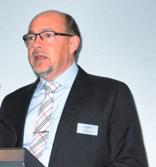Michael Volz, Geschäftsführer HMS Industrial Networks, präsentiert neue Bausteine mit integriertem Ethercat-Interface. Michael Volz, Geschäftsführer HMS Industrial Networks, präsentiert neue Bausteine mit integriertem Ethercat-Interface.