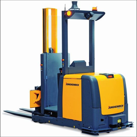 Auf der Logimat 2013 zeigt Jungheinrich live den neuen Auto Pallet Mover vom Typ EKS APM 215a. Auf der Logimat 2013 zeigt Jungheinrich live den neuen Auto Pallet Mover vom Typ EKS APM 215a.