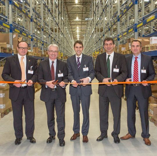 Eröffnung Pharmalager Alenau (v.l.): Oliver Rupps (Sprecher der GF Trans-o-flex Logistics Group), Dr. Georg Pölzl (Vorstandsvorsitzender Österreichische Post), Dr. Alexander Legler (BGM Alzenau), Peter Umundum (Vorstand Paket und Logistik Österreichische Post) sowie Peter Astor (GF Trans-o-flex Logistik-Service). Eröffnung Pharmalager Alenau (v.l.): Oliver Rupps (Sprecher der GF Trans-o-flex Logistics Group), Dr. Georg Pölzl (Vorstandsvorsitzender Österreichische Post), Dr. Alexander Legler (BGM Alzenau), Peter Umundum (Vorstand Paket und Logistik Österreichische Post) sowie Peter Astor (GF Trans-o-flex Logistik-Service).