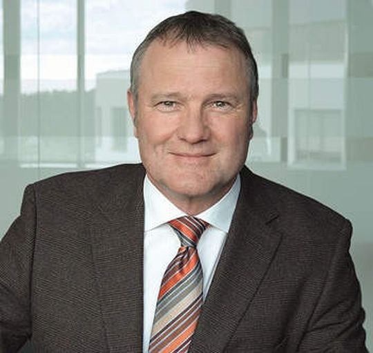 Dr. Dietrich Hauffe, Senior Vice President, Life Science Business Area bei Qiagen: „Wir nutzen unsere Kernkompetenzen mit neuen und bestehenden Qiagen-Produkten, um Lösungen zu entwickeln, die die Verbreitung von NGS-Technologien in neue Bereiche jenseits der Grundlagenforschung ermöglichen“. Dr. Dietrich Hauffe, Senior Vice President, Life Science Business Area bei Qiagen: „Wir nutzen unsere Kernkompetenzen mit neuen und bestehenden Qiagen-Produkten, um Lösungen zu entwickeln, die die Verbreitung von NGS-Technologien in neue Bereiche jenseits der Grundlagenforschung ermöglichen“.