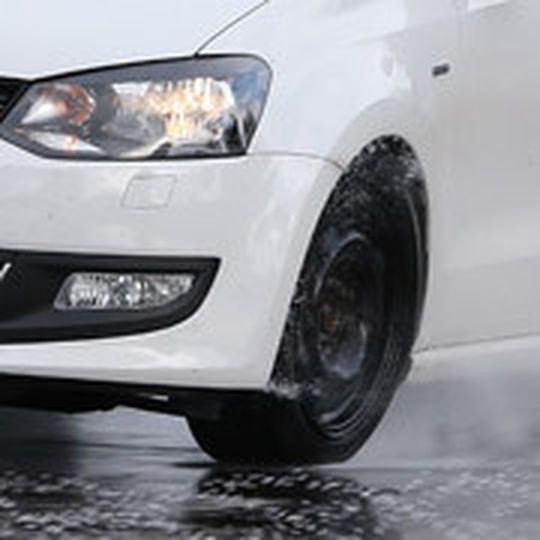 Bei Nässe waren viele Reifen besser als ihre Vorgänger. Bei Nässe waren viele Reifen besser als ihre Vorgänger.