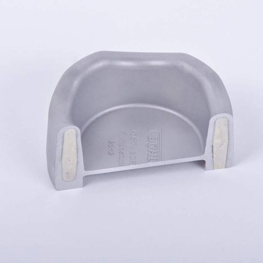 Schnitt durch ein Aluminiumgussteil mit sichtbarem Salzkern Schnitt durch ein Aluminiumgussteil mit sichtbarem Salzkern