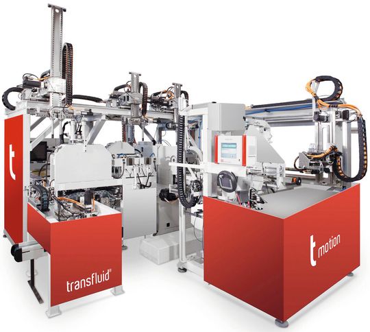 In den transfluid-Fertigungszellen sorgen Uniflex Advanced-Energieführungsketten von Tsubaki Kabelschlepp für die perfekte Kabelführung an allen beweglichen Achsen. In den transfluid-Fertigungszellen sorgen Uniflex Advanced-Energieführungsketten von Tsubaki Kabelschlepp für die perfekte Kabelführung an allen beweglichen Achsen.