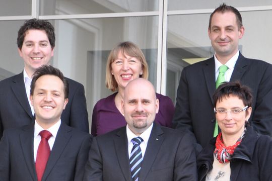 Die Jury für den Dealer’s Choice 2013: (unten v. li.) Francesco Patacca, Mark Nauroschat, Elke Müller, (oben v. li.) Michael Brucker, Silvia Lulei und Tilman Koch.