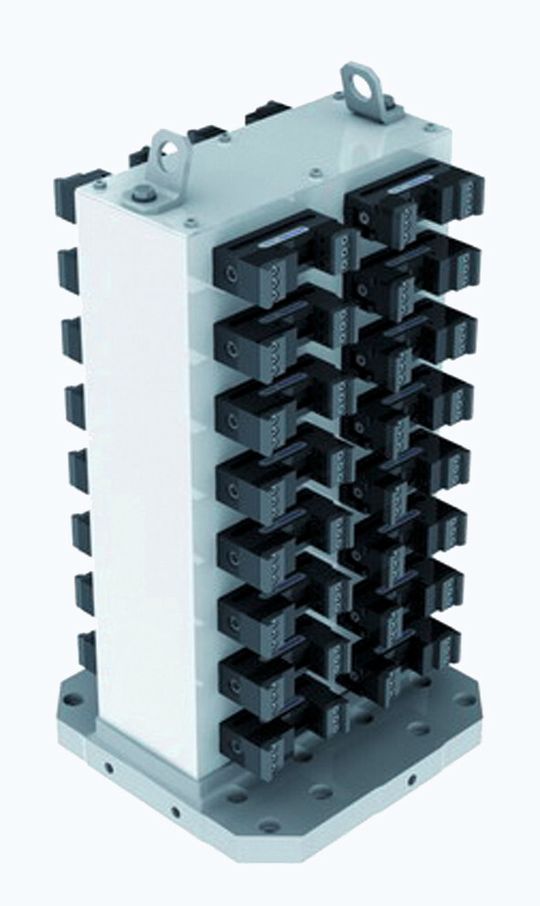 Der Kleinteil-Einfachspanner solinos 40 als Mehrfachspannlösung auf einem Aufspannturm. Der Kleinteil-Einfachspanner solinos 40 als Mehrfachspannlösung auf einem Aufspannturm.