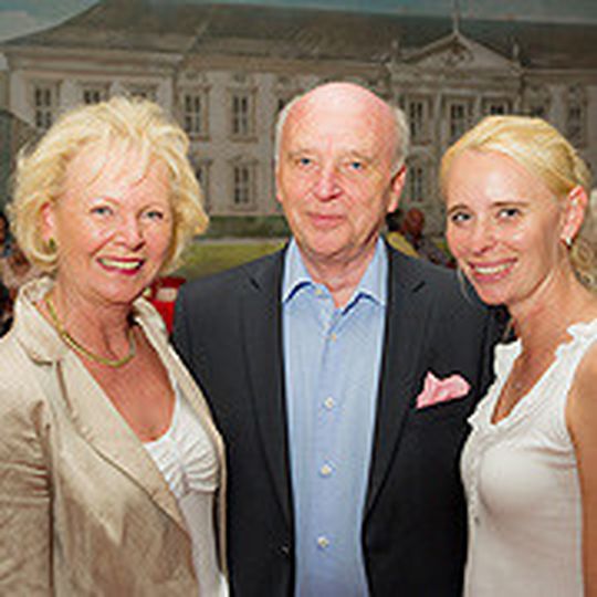 Franz-Xaver Grünwald feierte zusammen mit seiner Frau Edith und Tochter Alexandra seinen 75. Geburtstag.