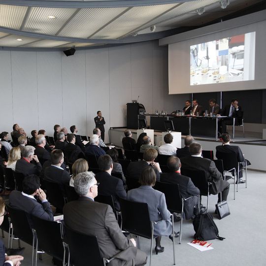 Die 5. MES-Tagung 2013 auf der Hannover Messe wartet auch in diesem Jahr wieder mit Unternehmensberichten aus der diskreten Fertigung und der Prozessindustrie auf.