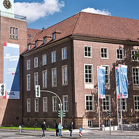 LWL-Landeshaus: Der Landschaftsverband Westfalen-Lippe profitiert vom Einsatz der Intermec-Handhelds in Verbindung mit dem automatisierten Inventursystem von Opal. LWL-Landeshaus: Der Landschaftsverband Westfalen-Lippe profitiert vom Einsatz der Intermec-Handhelds in Verbindung mit dem automatisierten Inventursystem von Opal.