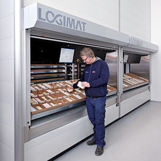 Maßgeschneiderte Kapazitäten und Performance: Lagerliftsysteme lassen sich für die unterschiedlichsten intralogistischen Anforderungsprofile exakt dimensionieren und steuerungs- wie sicherheitstechnisch entsprechend ausstatten. Maßgeschneiderte Kapazitäten und Performance: Lagerliftsysteme lassen sich für die unterschiedlichsten intralogistischen Anforderungsprofile exakt dimensionieren und steuerungs- wie sicherheitstechnisch entsprechend ausstatten.