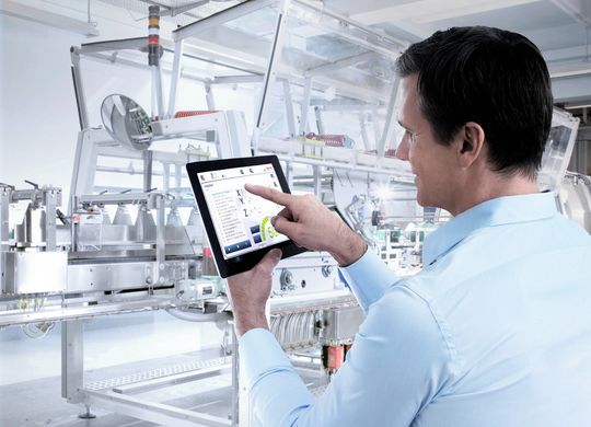 Mit dem Open Core Interface können Maschinenhersteller Applikationsprogramme mit Java als native Apps umsetzen und Smart Devices nahtlos in die Automatisierung einbinden. Mit dem Open Core Interface können Maschinenhersteller Applikationsprogramme mit Java als native Apps umsetzen und Smart Devices nahtlos in die Automatisierung einbinden.