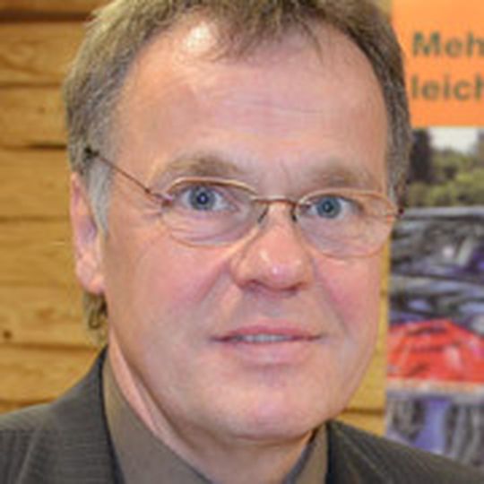 Günter Gerhard, Inhaber des gleichnamigen Autohauses, will sich in der Region um Olpe als Mehrmarkenhändler etablieren. Günter Gerhard, Inhaber des gleichnamigen Autohauses, will sich in der Region um Olpe als Mehrmarkenhändler etablieren.