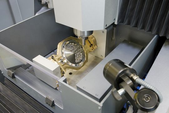 Bis zu 60.000 Umdrehungen in der Minute während der Bearbeitung und 250.000 min-1 im Finish sind mit den HSC-Fräsmaschinen möglich.