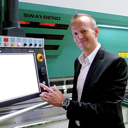 Thomas A. Weber, geschäftsführender Gesellschafter der Hezinger Maschinen GmbH in Kornwestheim: „Der deutsche Kunde ist ein besonderer Kunde, dessen hohen Ansprüchen wir mit der besten qualitativen Lösung unserer Hezinger-Maschinen gerecht werden.“ Thomas A. Weber, geschäftsführender Gesellschafter der Hezinger Maschinen GmbH in Kornwestheim: „Der deutsche Kunde ist ein besonderer Kunde, dessen hohen Ansprüchen wir mit der besten qualitativen Lösung unserer Hezinger-Maschinen gerecht werden.“