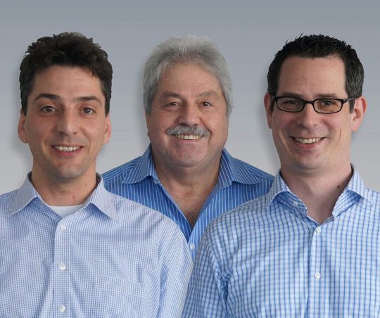 Raoul Kimmelmann, Geschäftsführer für Vertrieb und Marketing, Thomas Miller verantwortet Technik, Applikation und Support und Ernst Rauscher, konzentriert sich auf den Bereich Finanzen und strategische Ausrichtung.