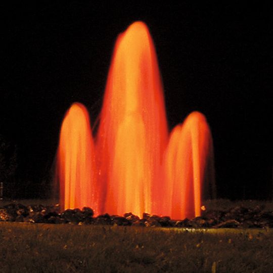 Zur Steuerung einer Wasseraufbereitungsanlage verwendet ein schweizer Unternehmen Komponenten von Eaton. Teil der Installation ist auch ein farbig illuminierter Springbrunnen, der die Umgebung des Waschzentrums ziert. Zur Steuerung einer Wasseraufbereitungsanlage verwendet ein schweizer Unternehmen Komponenten von Eaton. Teil der Installation ist auch ein farbig illuminierter Springbrunnen, der die Umgebung des Waschzentrums ziert.