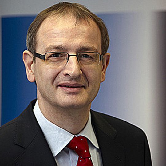 „Das Gebot der Stunde in der Medizintechnik lautet hochwertige Maßkonfektion zu günstigen Preisen“, sagt Dr. Wilfried Schäfer, Geschäftsführer des VDW. „Das Gebot der Stunde in der Medizintechnik lautet hochwertige Maßkonfektion zu günstigen Preisen“, sagt Dr. Wilfried Schäfer, Geschäftsführer des VDW.