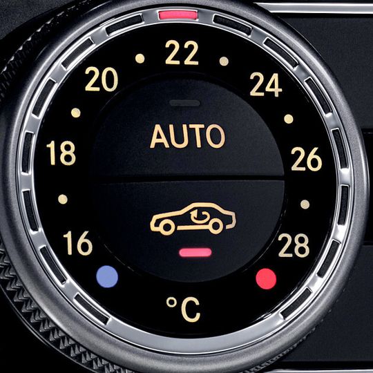Daimler weigert sich, R1234yf als Kältemittel einzusetzen. Vielleicht zurecht: Schweizer Forscher haben festgestellt, dass sich das Kältemittel unte rbestimmten Umständen in ein Pflanzengift verwandeln kann. Daimler weigert sich, R1234yf als Kältemittel einzusetzen. Vielleicht zurecht: Schweizer Forscher haben festgestellt, dass sich das Kältemittel unte rbestimmten Umständen in ein Pflanzengift verwandeln kann.