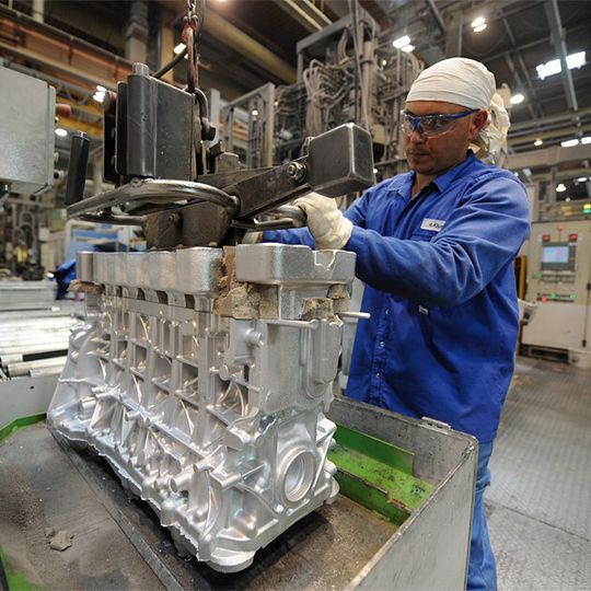 Best-Performer BMW-Leichtmetallgießerei in Landshut: Die Jury des „Lean and Green Efficiency Award 2012“ würdigte das „nachhaltige Innovationskonzept zur Steigerung der Ressourceneffizienz und das pragmatisch angewandte Lean-Management“ mit einem Sonderpreis.