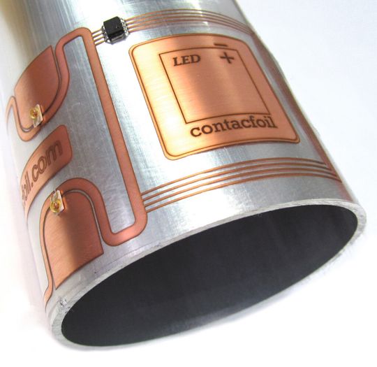 Flexibles Leiterbahndesign: contacfoil-LED auf einem Aluminiumrohr aufgetragen