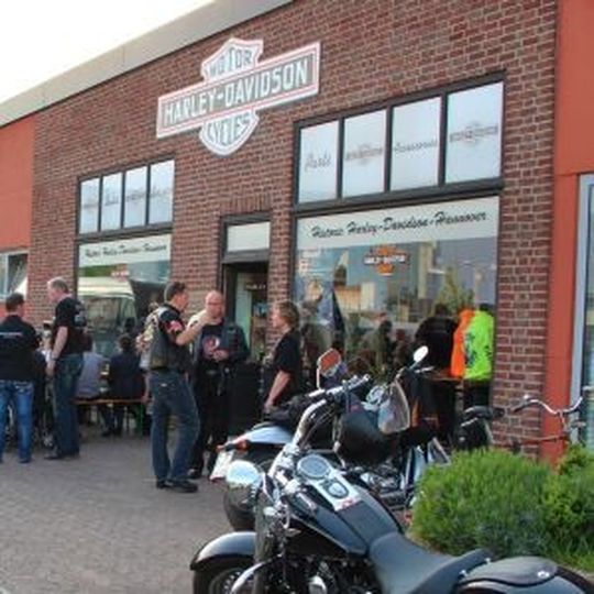 Auf dem Gelände der EilersWerke am Entenfangweg 2 in 30419 Hannover findet Harley-Davidson Hannover seine neue Heimat. Auf dem Gelände der EilersWerke am Entenfangweg 2 in 30419 Hannover findet Harley-Davidson Hannover seine neue Heimat.