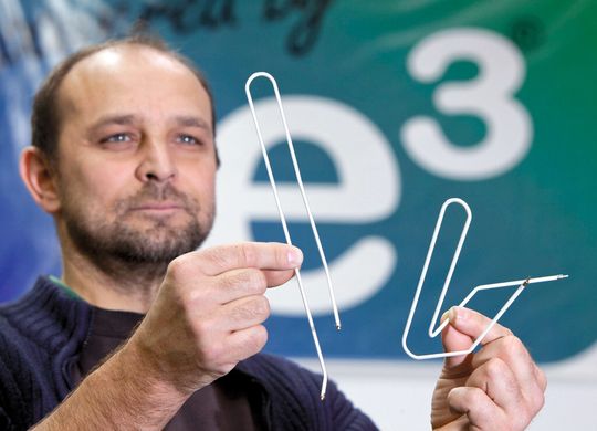 Kundenspezifische Embedded-Lösungen: Die e³-Leuchtmittel haben einen Durchmesser von 3 mm und können in unterschiedlichen Formen produziert werden Kundenspezifische Embedded-Lösungen: Die e³-Leuchtmittel haben einen Durchmesser von 3 mm und können in unterschiedlichen Formen produziert werden