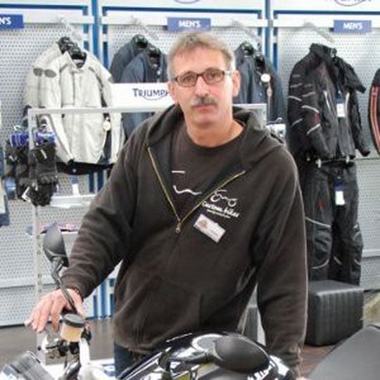 Thomas Holzner ist seit 1982 in der Motorradbranche tätig. Thomas Holzner ist seit 1982 in der Motorradbranche tätig.
