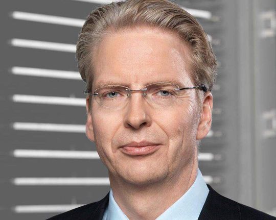 Oerlikon CEO Michael Buscher verlässt das Unternehmen. Oerlikon CEO Michael Buscher verlässt das Unternehmen.