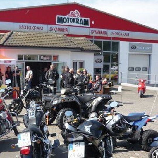 Seit 2010 ist Motokram in einer geräumigen Halle am Stadtrand von Fulda ansässig. Seit 2010 ist Motokram in einer geräumigen Halle am Stadtrand von Fulda ansässig.