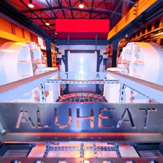 Sicht vom Chargenkorb zum Kammerofen Sicht vom Chargenkorb zum Kammerofen