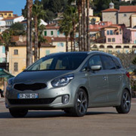 Kia hat die Neuauflage des Carens vorgestellt. Ab Mai steht er bei den Händlern, die Preise beginnen bei 19.990 Euro. Kia hat die Neuauflage des Carens vorgestellt. Ab Mai steht er bei den Händlern, die Preise beginnen bei 19.990 Euro.