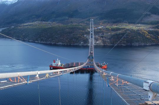 Die Brücke über den Hardangerfjord in Norwegen wird eine der größten Hängebrücken der Welt sein. Die voraussichtliche Fertigstellung ist für Juni 2013 geplant.