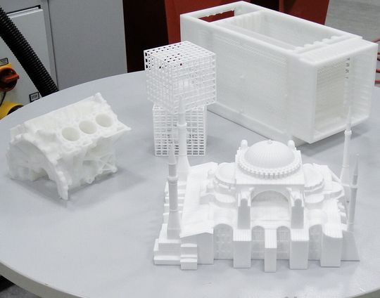 3D-Modelle bei Ünimetal, gedruckt auf der Voxeljet «VX500». 3D-Modelle bei Ünimetal, gedruckt auf der Voxeljet «VX500».