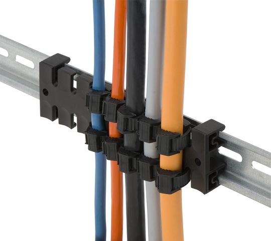 Unterschieden wird zwischen einer Anschraubversion und einer Version zum Aufschnappen auf die Schienen.